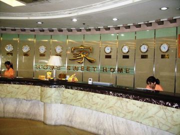 V8 Hotel - Train Station Гуанджоу Екстериор снимка